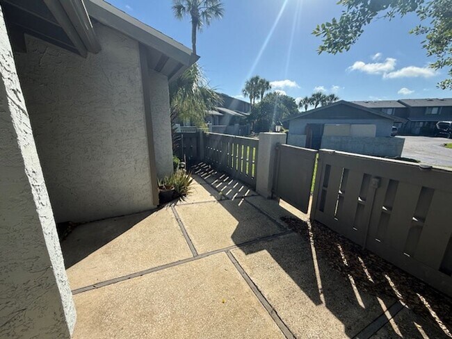 Building Photo - 150 Limewood Pl