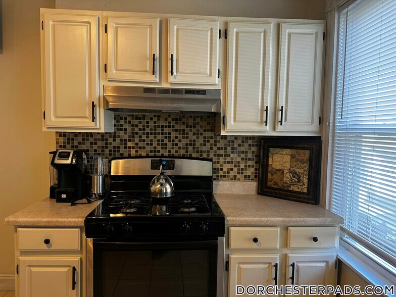 Building Photo - 32 Kingsdale St