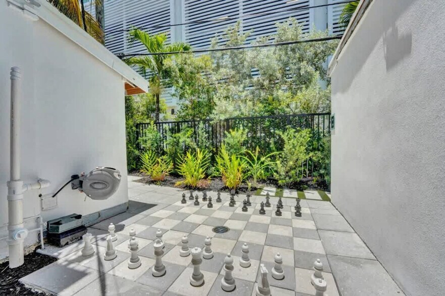 Building Photo - 3020 Seville St