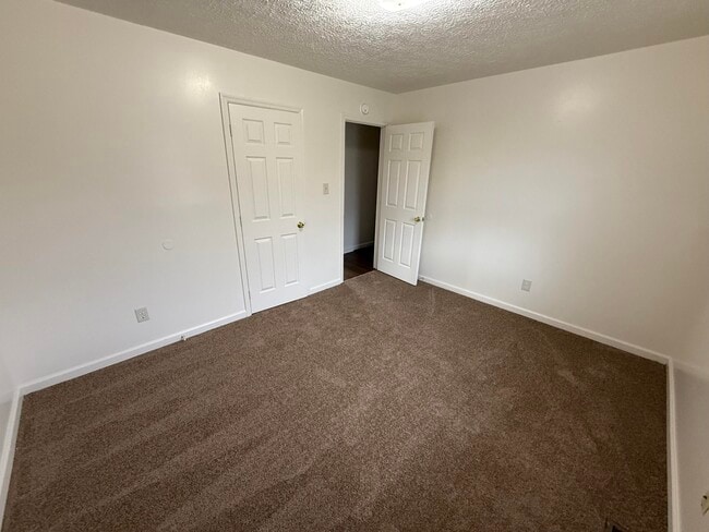 Building Photo - 2156 Deauville Dr