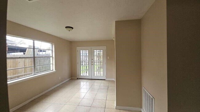 Building Photo - 8715 Valley Ledge Dr