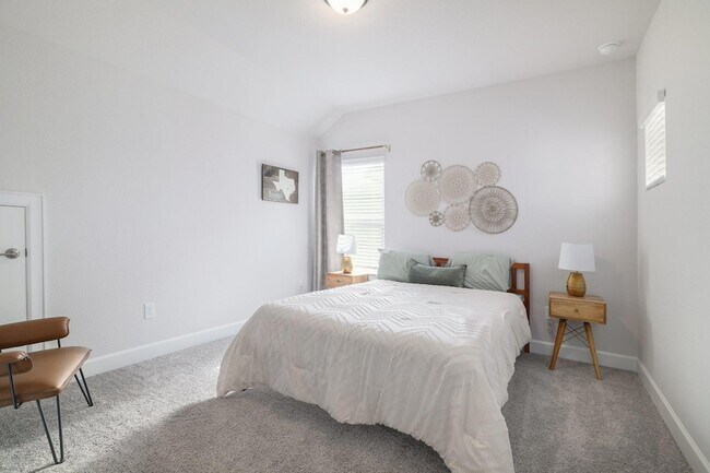 Building Photo - 4906 Seadrift Dr