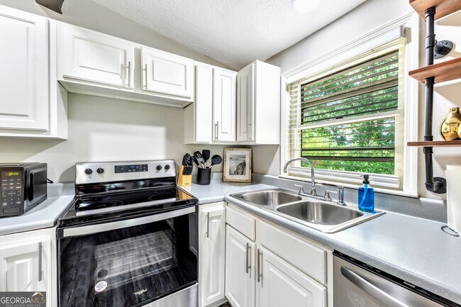 Building Photo - 165 Cole Lake Rd