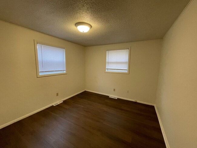 Building Photo - Three Bedroom Home in Portage