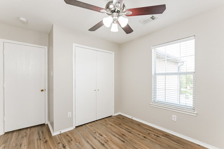 Building Photo - 12510 Aarons Way Dr