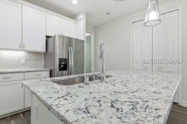 Building Photo - 155 Weekend Ave