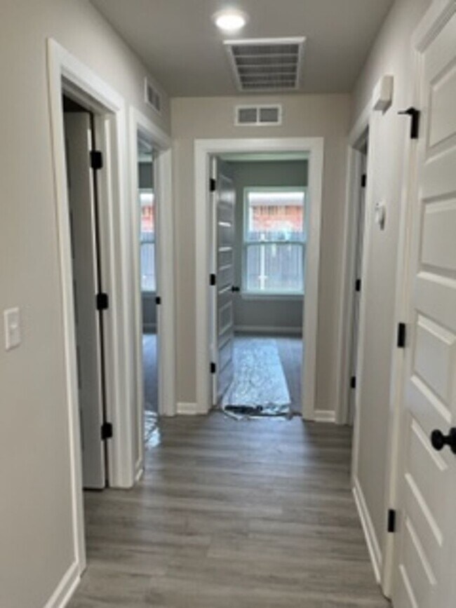 Building Photo - 12024 SW 10th-