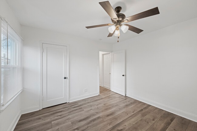 Building Photo - 5903 W Park Ave