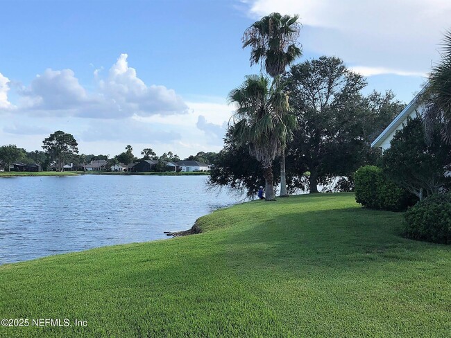 Building Photo - 361 Crossroad Lakes Dr