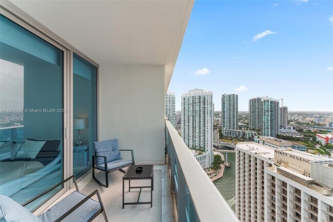 Building Photo - 200 Biscayne Blvd Way