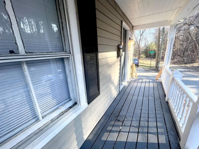 Building Photo - 800 Spring St