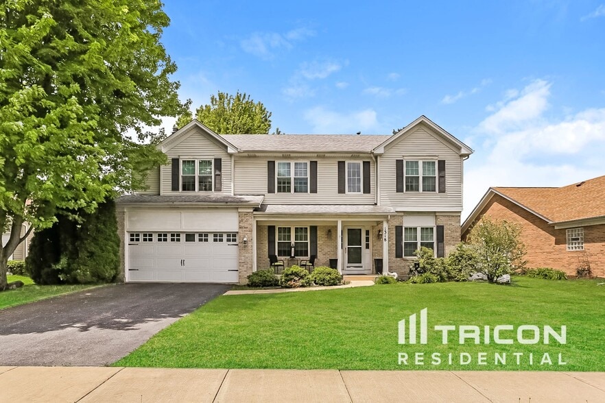 Primary Photo - 1318 Deerpath Cir