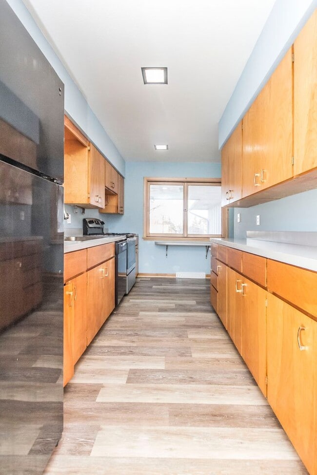 Building Photo - Spacious 3 Bedroom 1 Bathroom