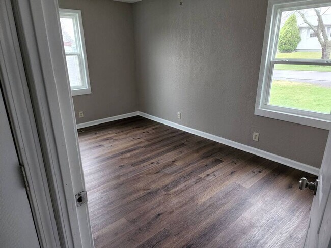 Building Photo - Maryville 37804 -3 bedroom, 2 bath - call Tom Parry 865-607-3649