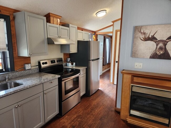 Building Photo - $1,100 - 2 Bedroom / 1 Bath Unfurnished Log Cabin Near Cherokee