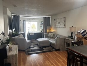 Building Photo - 24 Kenmar Dr