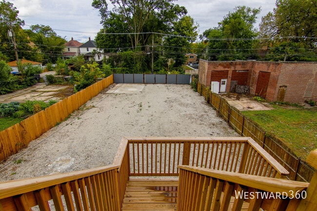 Building Photo - 7527 S Stewart Ave