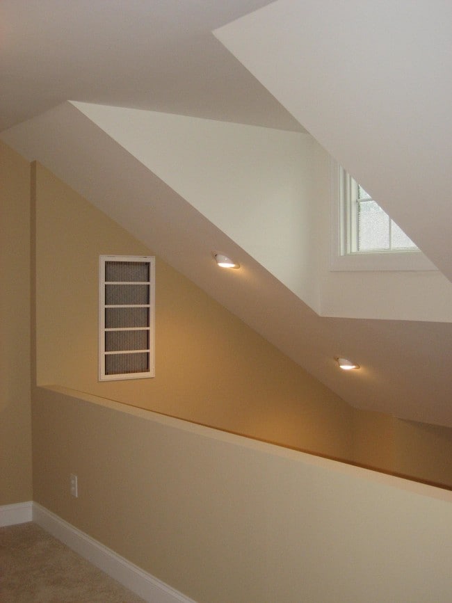 Building Photo - 330 Maple Ave