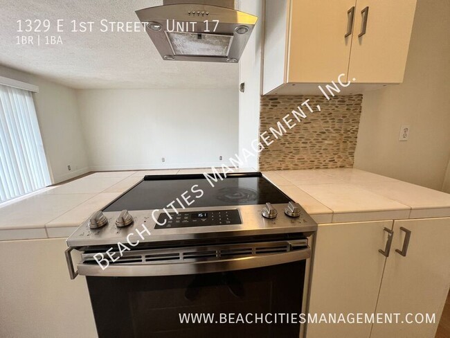 Building Photo - Stunning 1 Bedroom 1 Bath Condo Just One B...