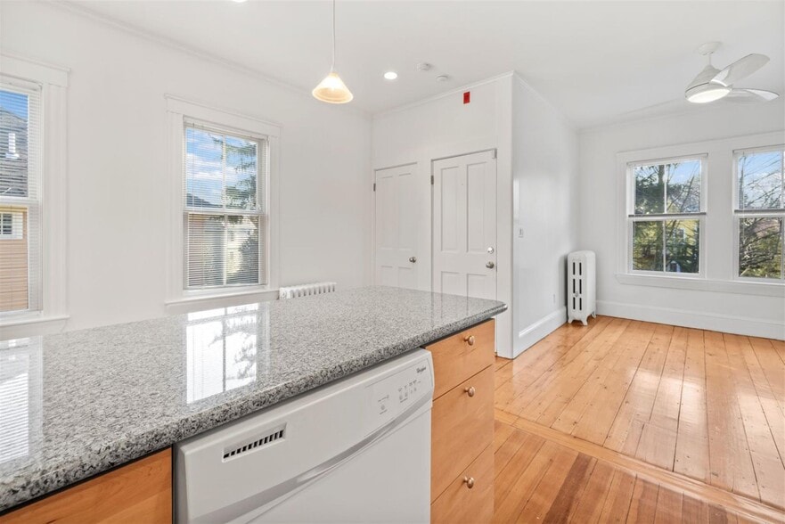 Building Photo - 30 Healey St