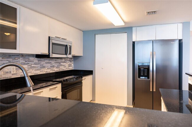 Building Photo - 16699 Collins Ave