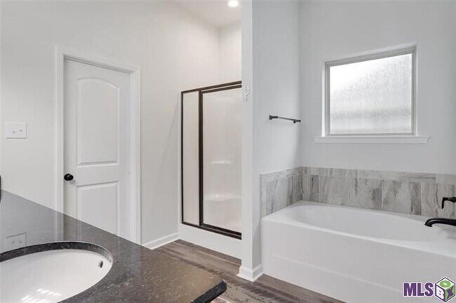 Building Photo - 4 Bedroom Home in Hunters Trace