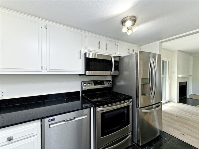 Building Photo - 6911 Thorncliffe Dr