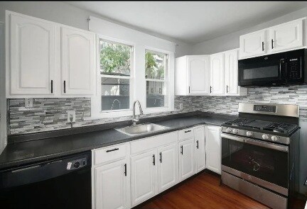 Building Photo - 1333 S Mole St