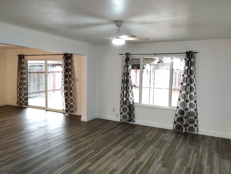 Building Photo - 637 Grambling Ct