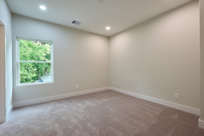 Building Photo - 3326 Tuam St