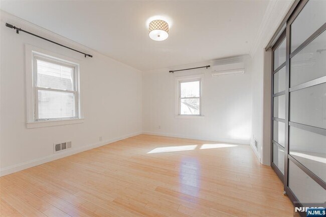 Building Photo - 516 North St