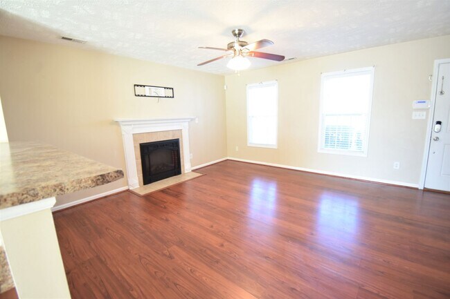 Building Photo - 3 bedroom 2.5 Bath Home with Loft- No Pets