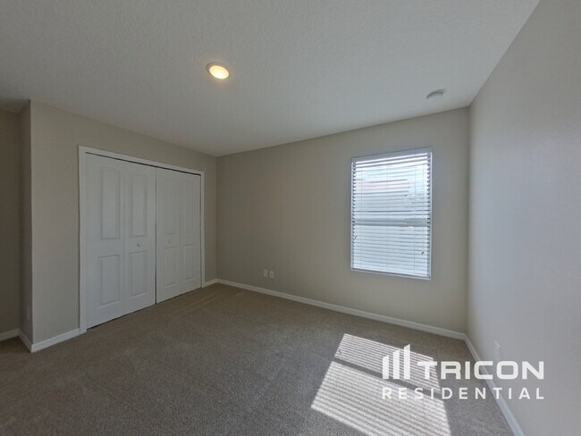 Building Photo - 2076 Bent Grass Ave
