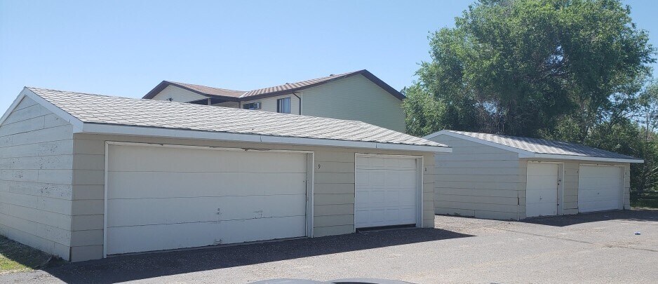 Building Photo - 2013 E Dakota Pkwy