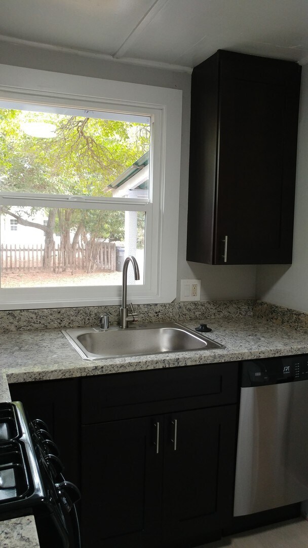 Building Photo - 1051 Boranda Ave