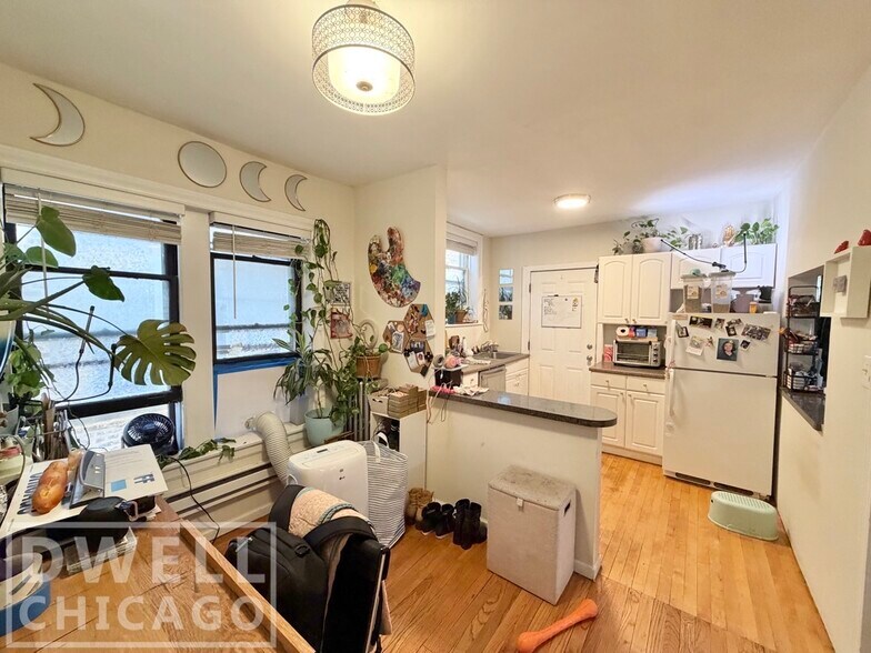 Building Photo - 2135 W Giddings St