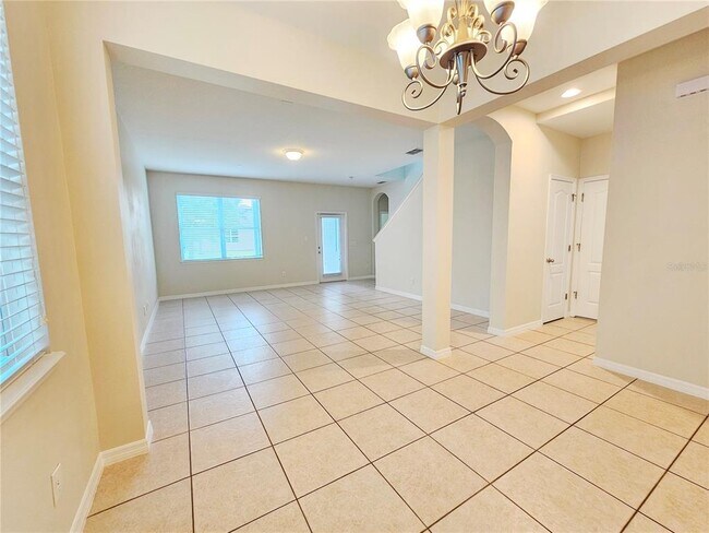 Building Photo - 12754 Garridan Ave
