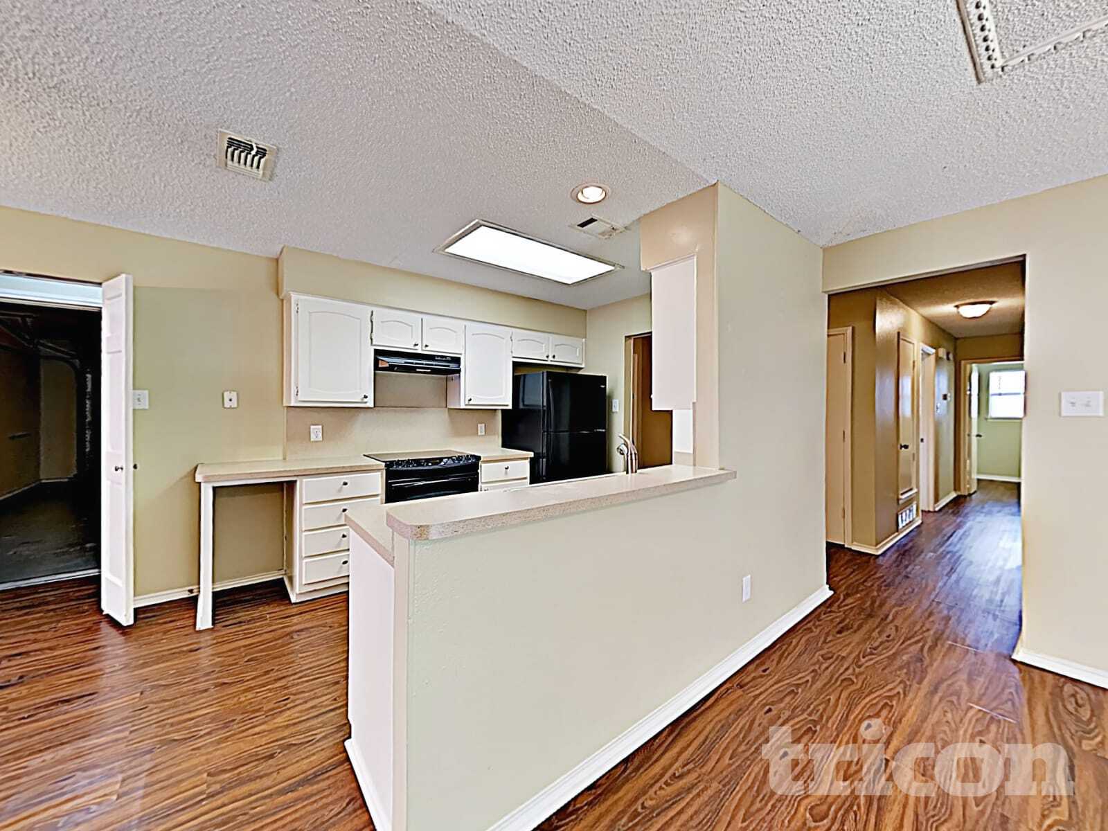 Building Photo - 773 Parkview Dr