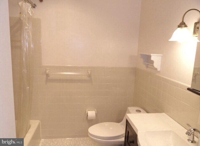 Building Photo - 9400 Tiller Dr