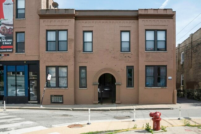 Building Photo - 2833 W Medill Ave