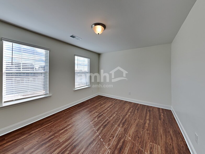 Building Photo - 156 Larragan Dr