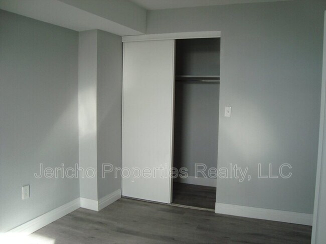 Building Photo - 601 W 11th Ave