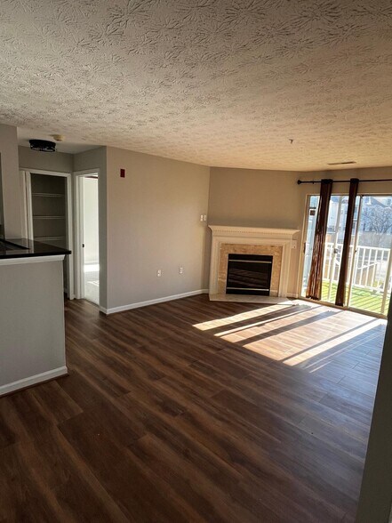 Building Photo - 8941 Town Center Cir