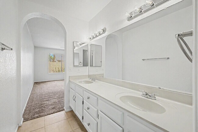 Building Photo - 11851 N 76th Dr