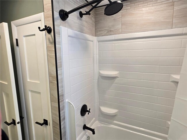 Building Photo - 1466 Charlton St