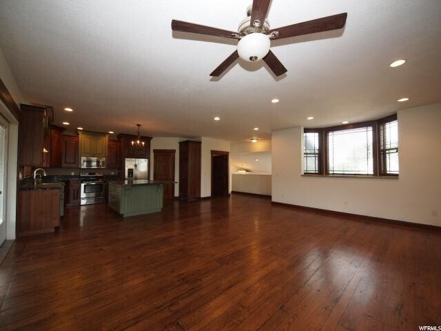 Building Photo - 1448 Willow Valley Dr