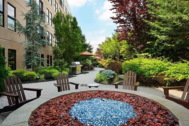 Building Photo - 619 Adams St