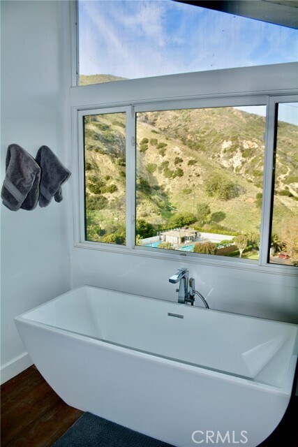Building Photo - 343 Emerald Bay