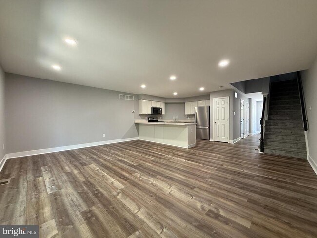 Building Photo - 404 Dylan Dr