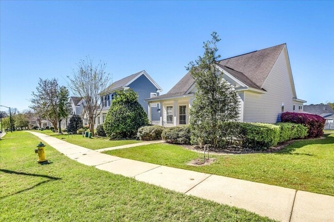 Building Photo - 3570 Four Oaks Blvd